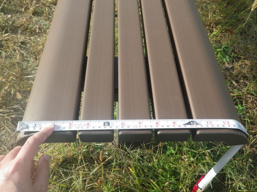 ベンチ奥行