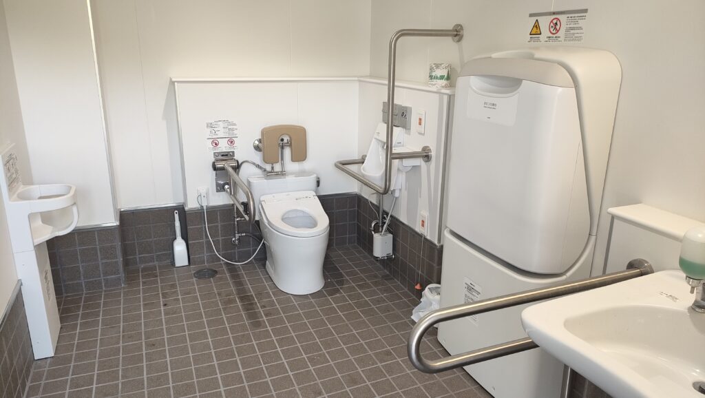 多機能トイレ内装
