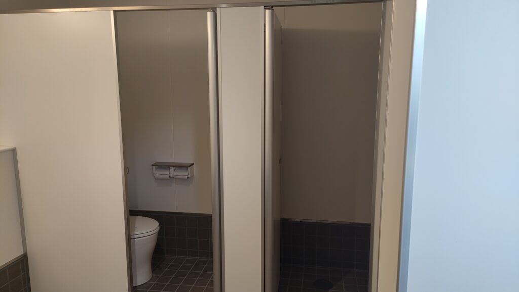 女子トイレ個室
